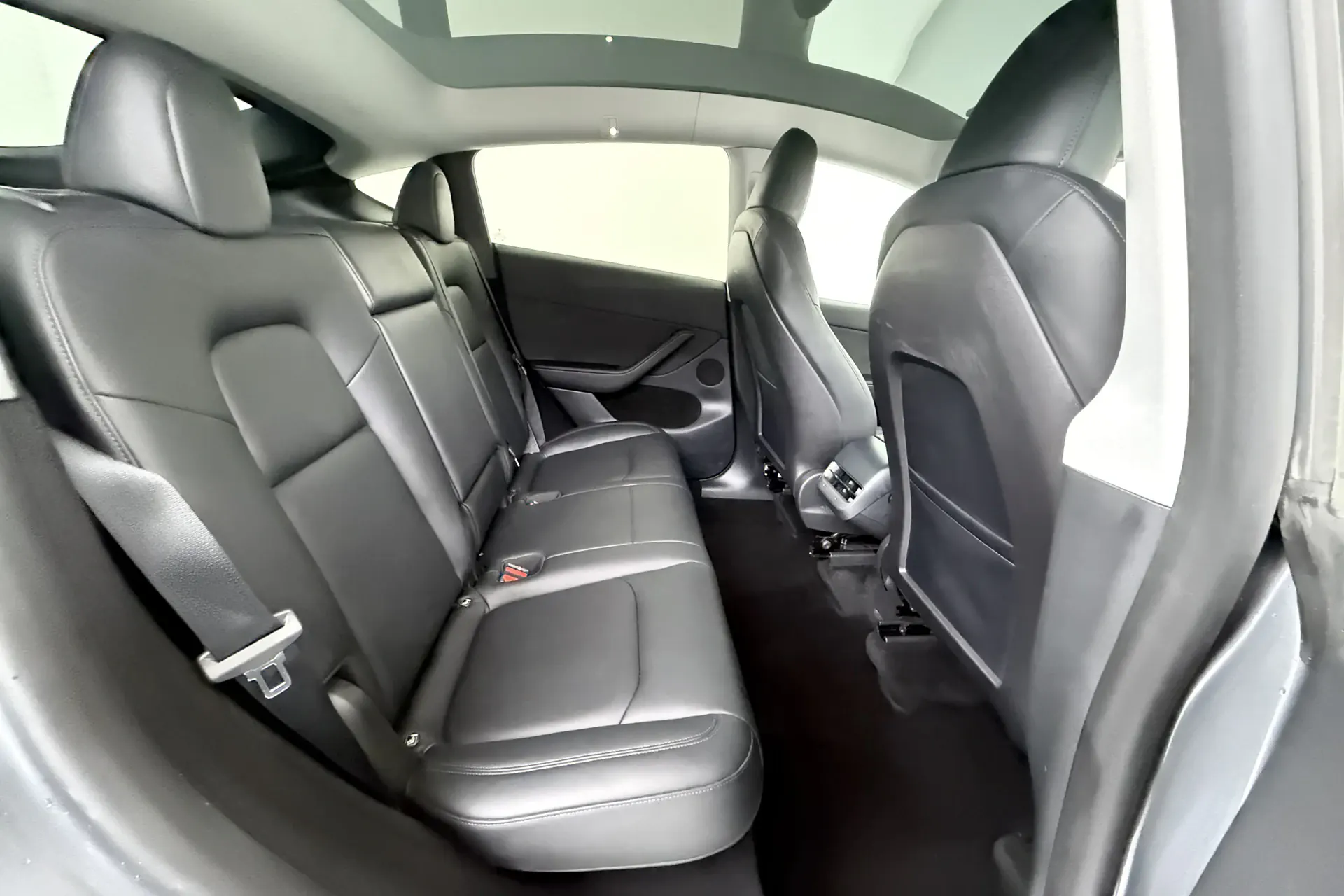 Tesla Model Y Strasbourg vue 5 Tesla Model Y en leasing sans apport à Strasbourg — vue 5